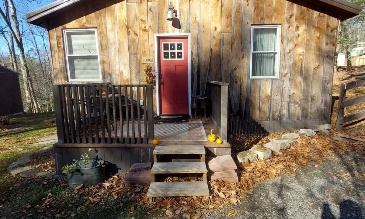 Greentown Cabin | Cozy 2-bedroom cabin with free parking.