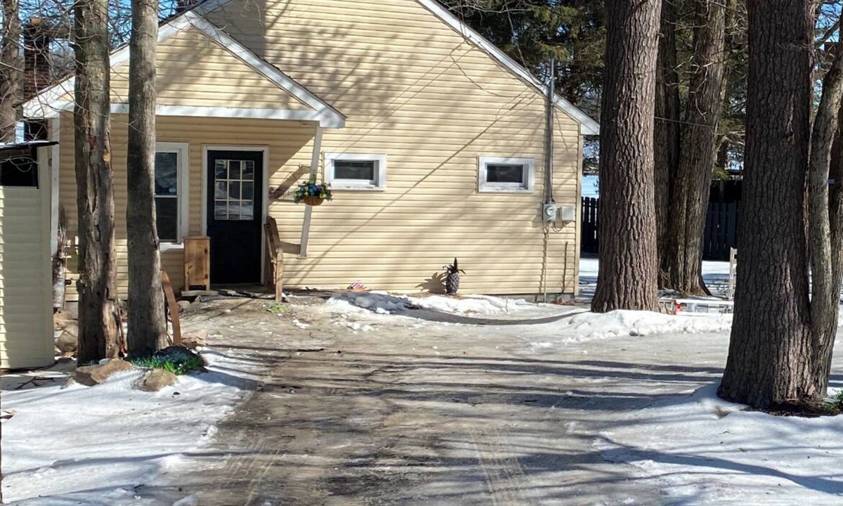Lake Harmony Estates Cottage | Cozy 2-bedroom cottage in charming Lake Harmony with wi-fi