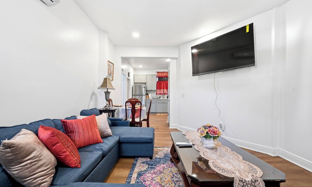 Sharon Hill House | Cozy 2-bedroom house in beautiful Sharon Hill with In-unit laundry
