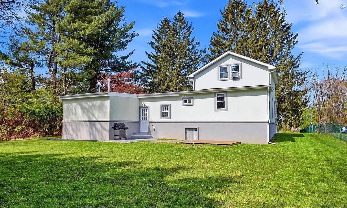 Montgomery House | Cozy 2-bedroom house in pleasant Montgomery with AC