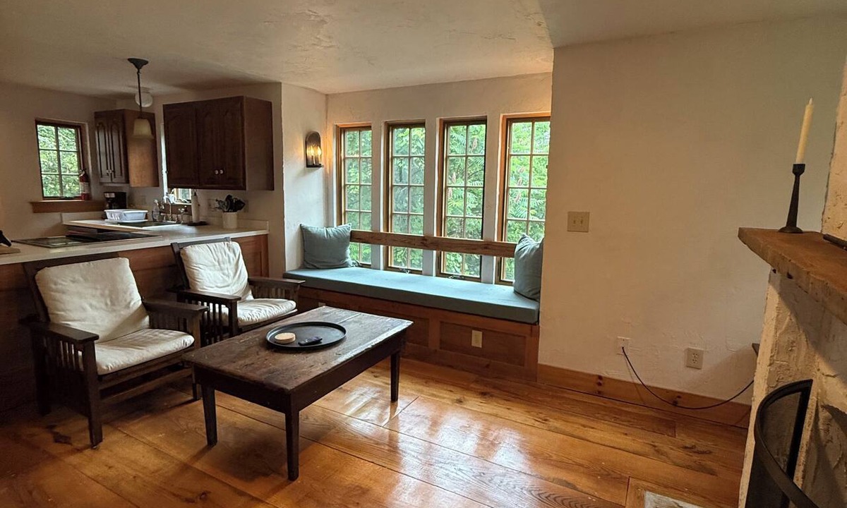 Shushan House | Cozy 2BR Irish Cottage near Battenkill River, Manchester VT & Saratoga