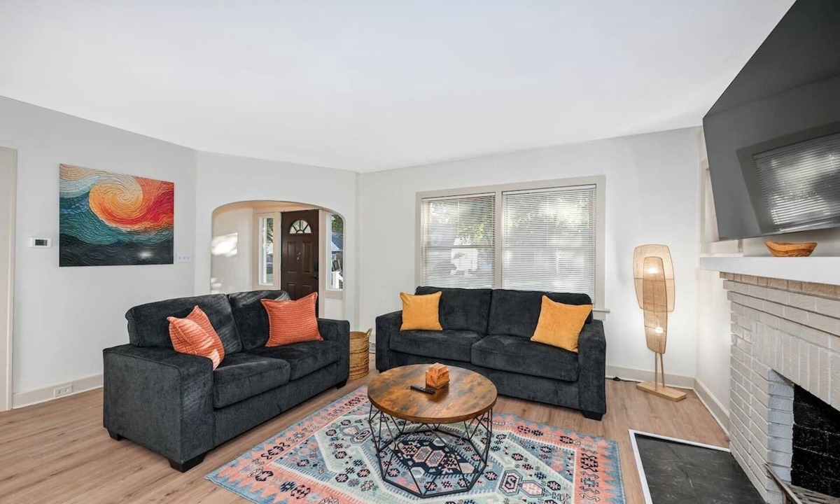 Lyndhurst House | Cozy 2BR Lyndhurst Retreat-Near Cleveland Clinic