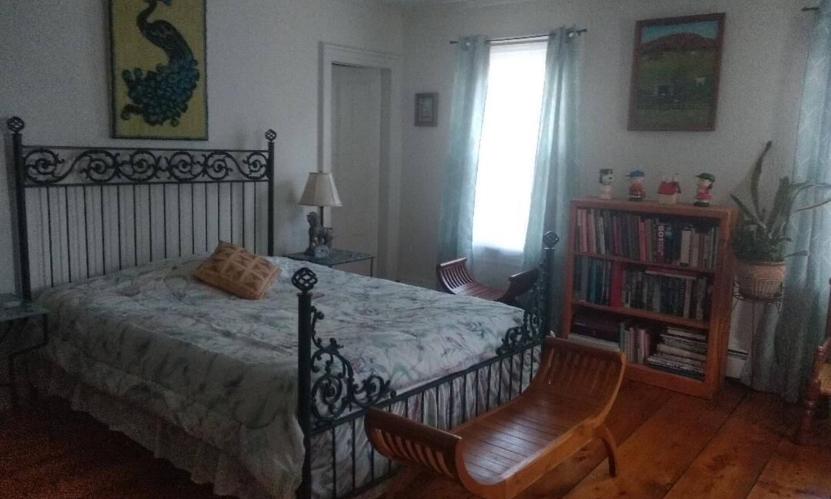 Biddeford Apartment | Cozy 2nd Floor 1-bedroom apartment in tranquil downtown Biddeford with AC