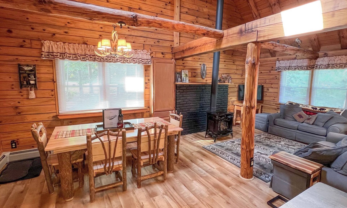 Laconia Cabin | Cozy 3-bedroom cabin w/hot tub near Lake Winnipesaukee