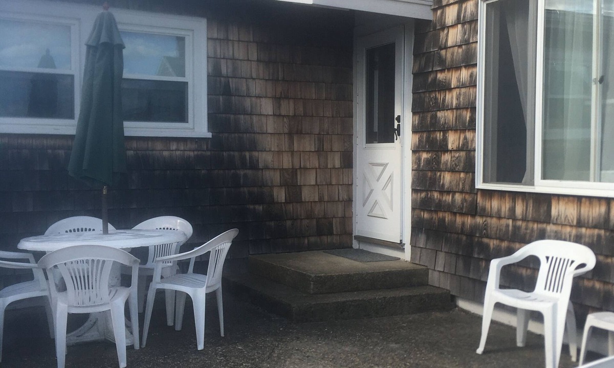 Seabrook Cottage | Cozy 3-bedroom cottage in Seabrook Beach