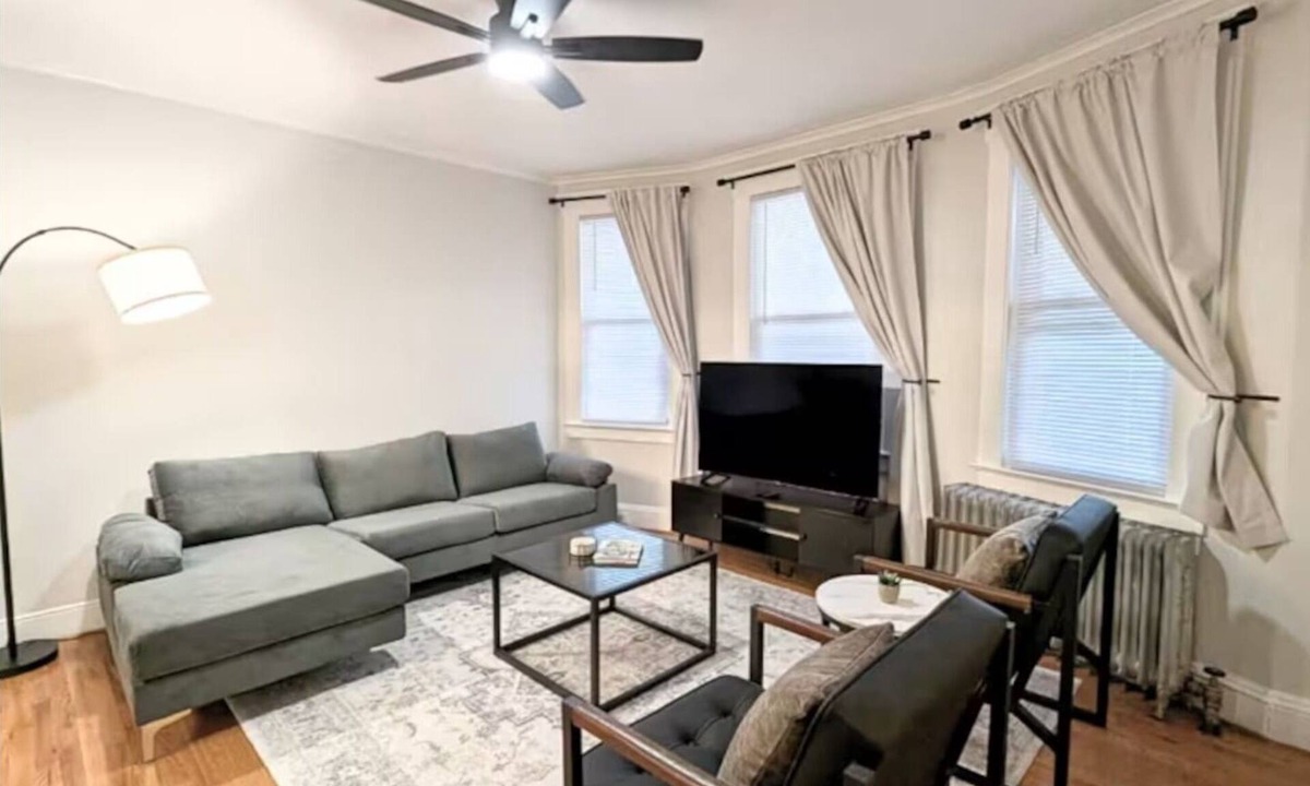 Orange House | Cozy 3 Bedrooms | Spacious | Comfort