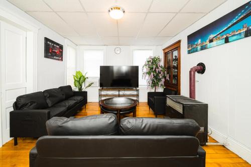 Worcester Apartment | Cozy 3BR Worcester 1st-floor Apt, Pet-Friendly, Near Clark University, Free Parking 4-1