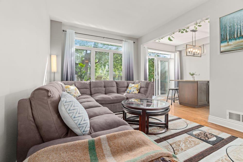 Whitehaven - Queensway Terrace North House | Cozy 4 BDR/5 beds with a Hot tub - Britannia Stay