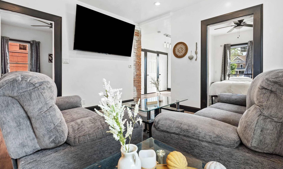 Downtown Niagara Falls House | Cozy 4BR Home in Heart of Niagara Falls