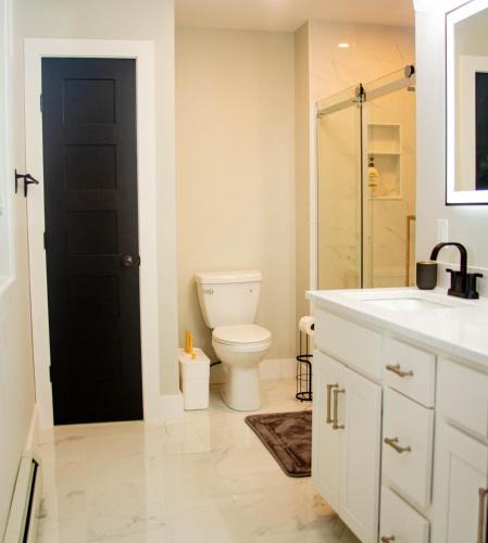 South Casco House | Cozy 4BR Lakeside House, Fireplace, Garage