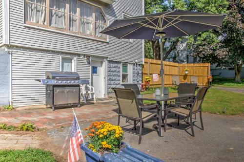 Agawam Apartment | Cozy Agawam Studio w/Yard: 2 Miles to Six Flags!