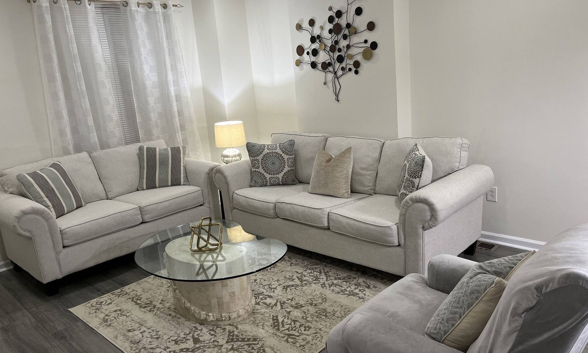 Point Breeze House | Cozy and Clean home Conveniently located in South Phila.