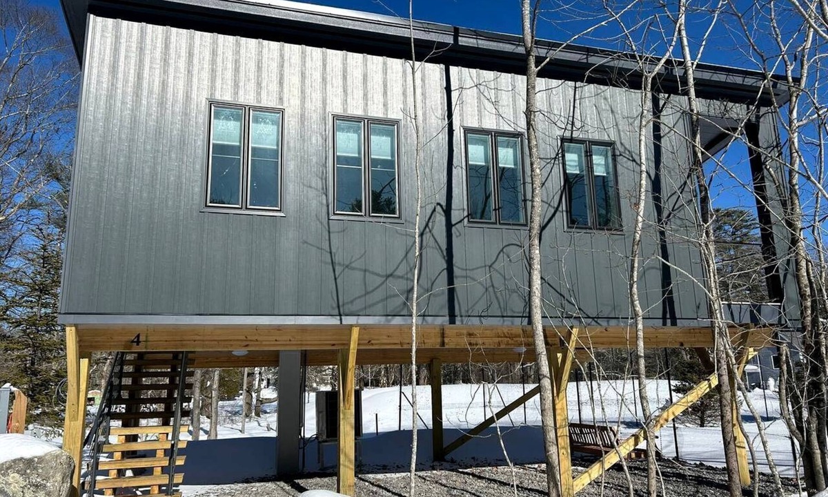Harpswell Center Cabin | Cozy and Modern Tree House in Harpswell, Maine, near the Cliff Trail