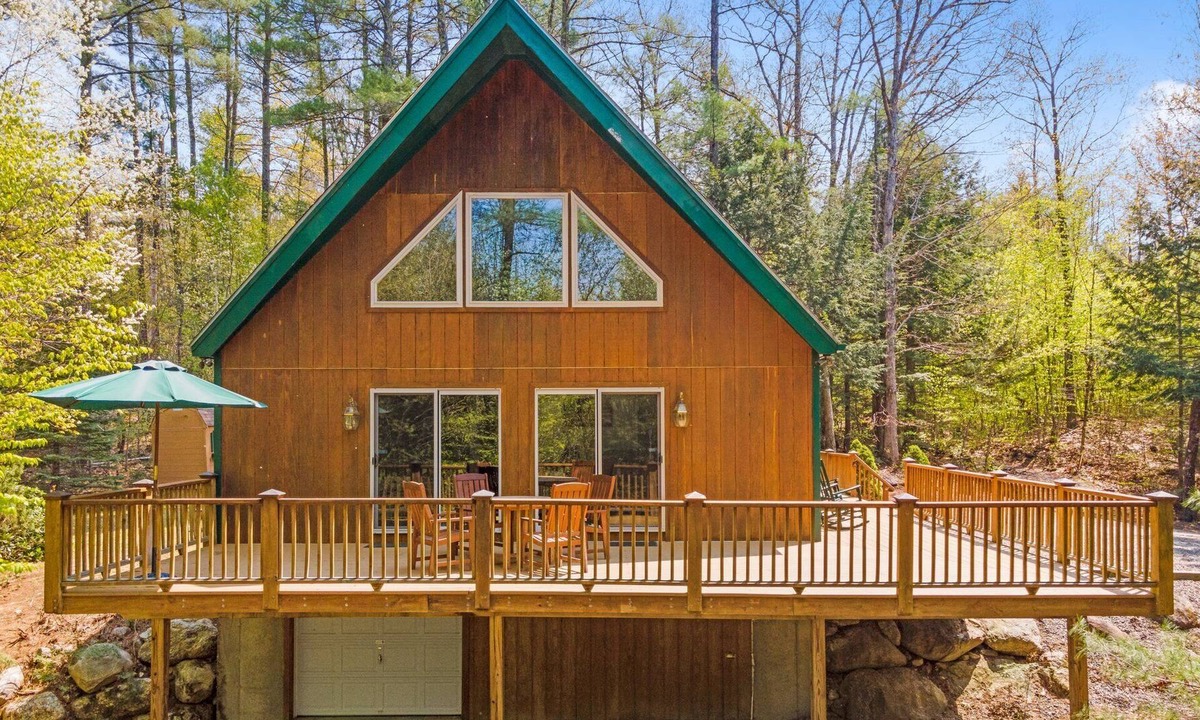 Lochmere House | cozy and private Meredith escape