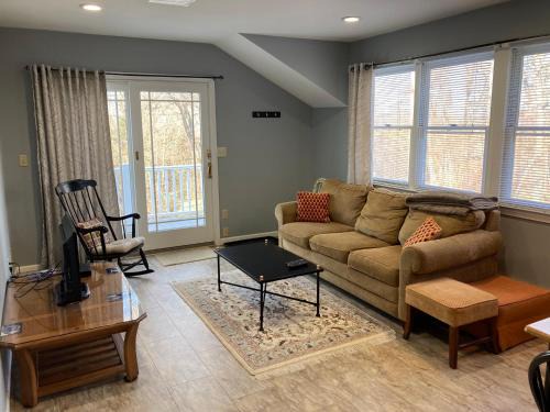 Southbury Apartment | Cozy Apartment Centrally Located in Southbury