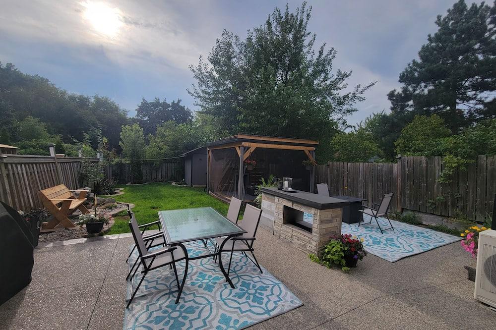 Malton House | Cozy basement apartment mins from the airport Hwy., Parks, mall and casino
