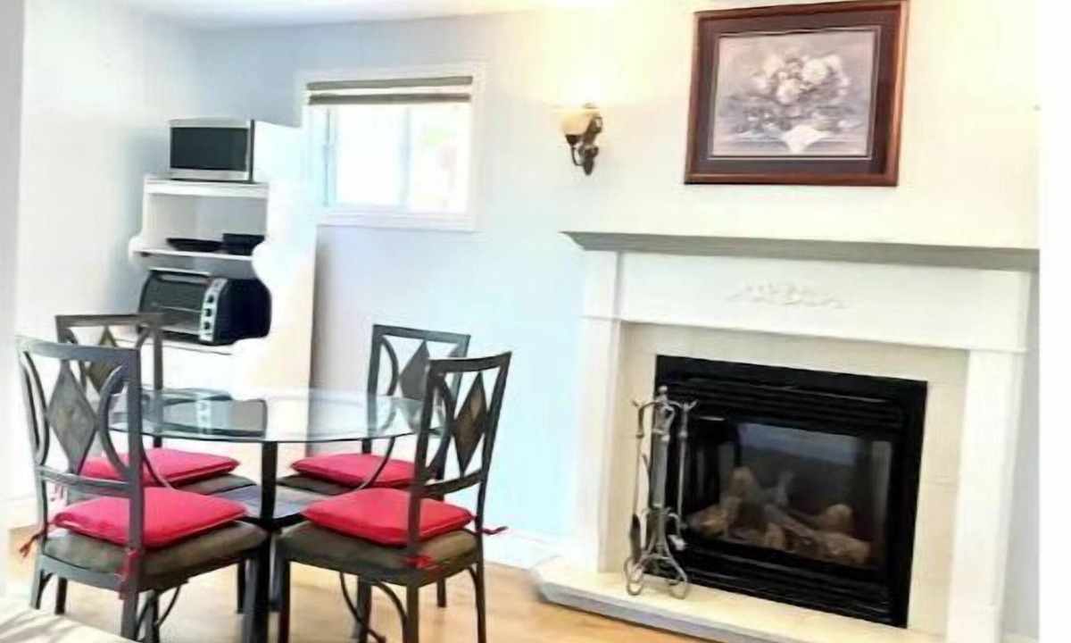 Barrie House | Cozy Basement Apt two bedrooms sleep 4 You can enjoy TEA & COFFEE with no charge