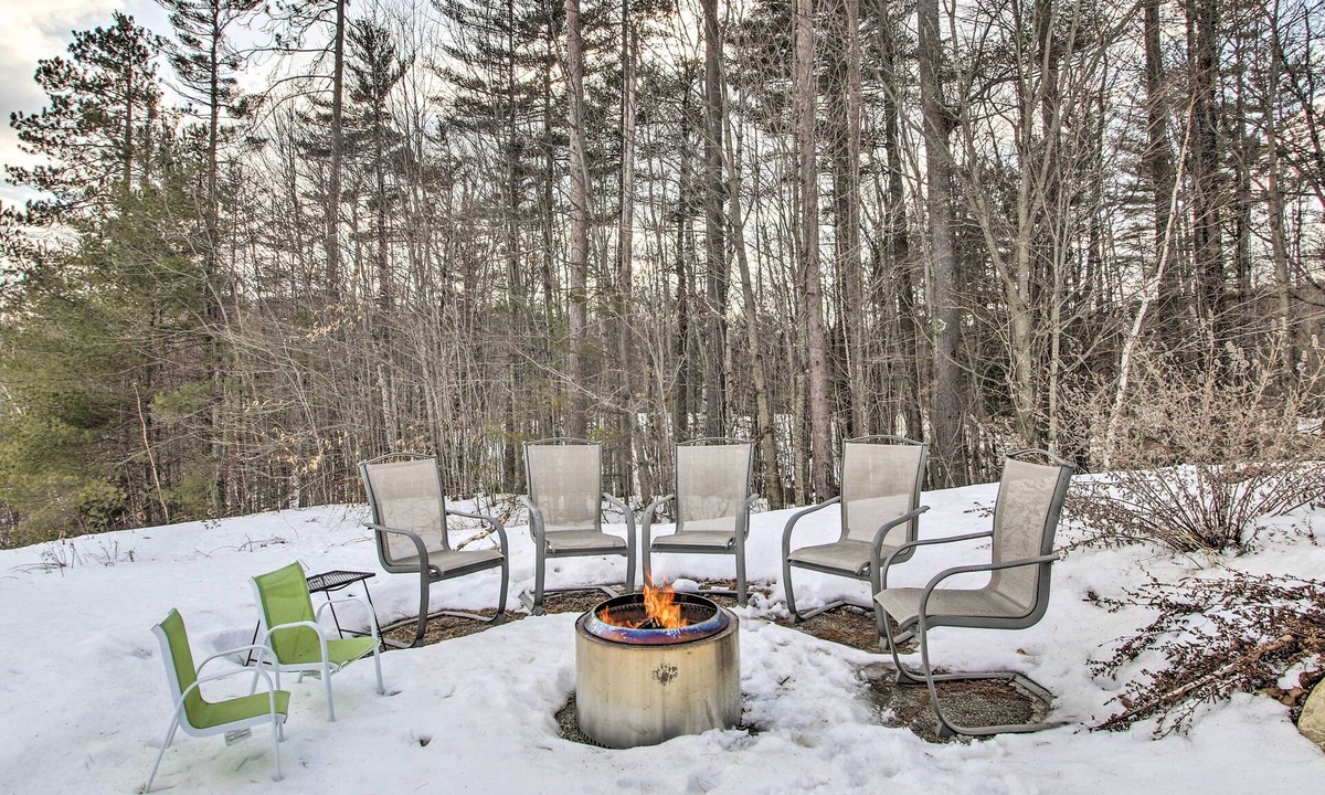 Bethel Cabin | Cozy Bethel Escape w/ Views < 10 Mi to Ski!