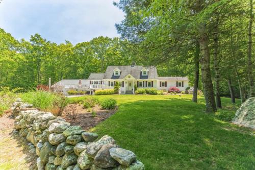 Old Mystic House | Cozy Bungalow Just Minutes from Mystic, Westerly Beaches, Boating and Casinos! bungalow