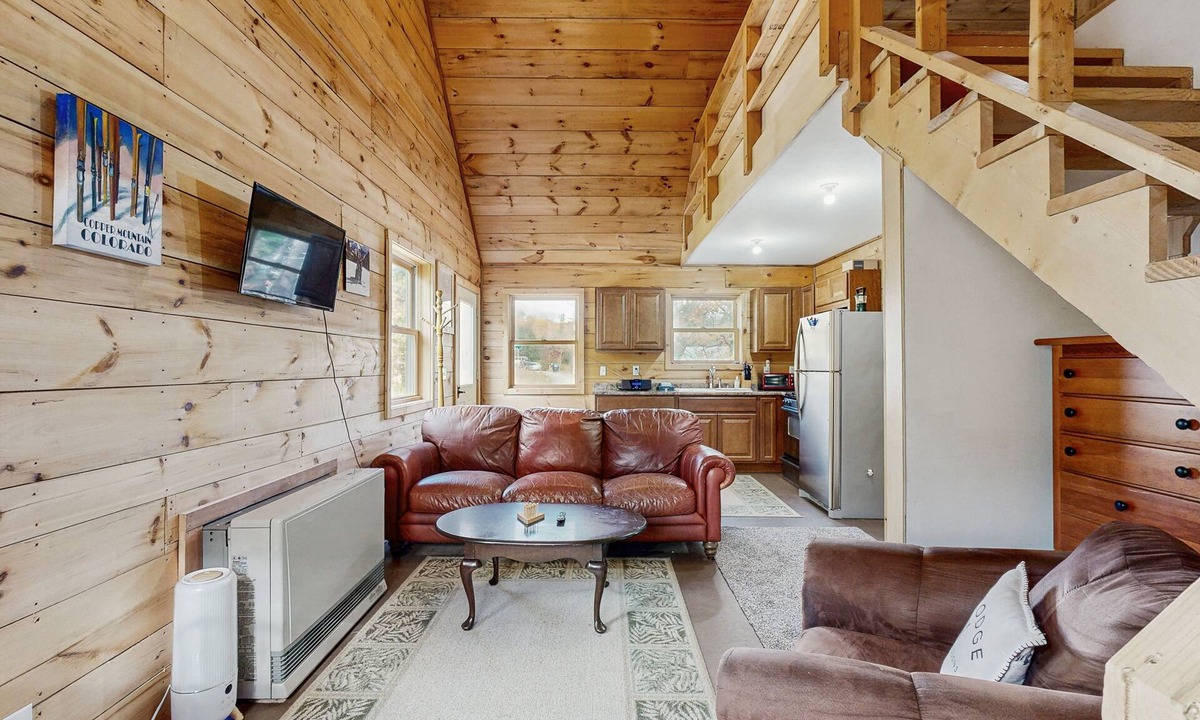 Jeffersonville Cabin | Cozy cabin close to Smuggler's Notch w/firepit, gas grill, trail to river, wifi