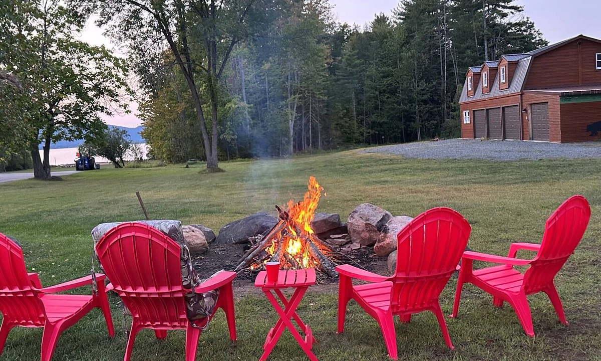 Broadalbin House | Cozy cabin with 165ft private beach area - on The Great Sacandaga Lake.