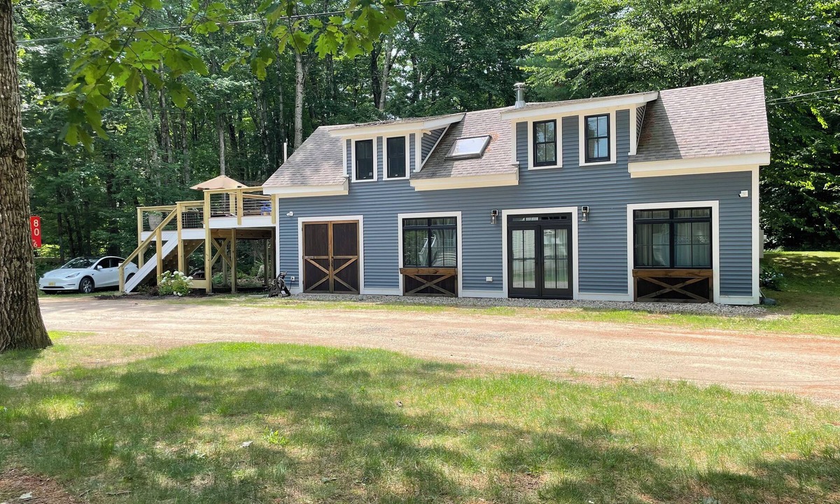 Center Ossipee Cottage | Cozy Carriage House on Lake Ossipee. Private beach with boat docks