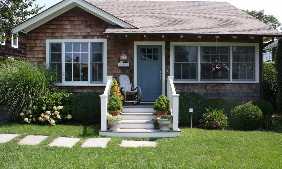 Village of Southampton House | Cozy Coastal Cottage close to ocean beaches and shopping.