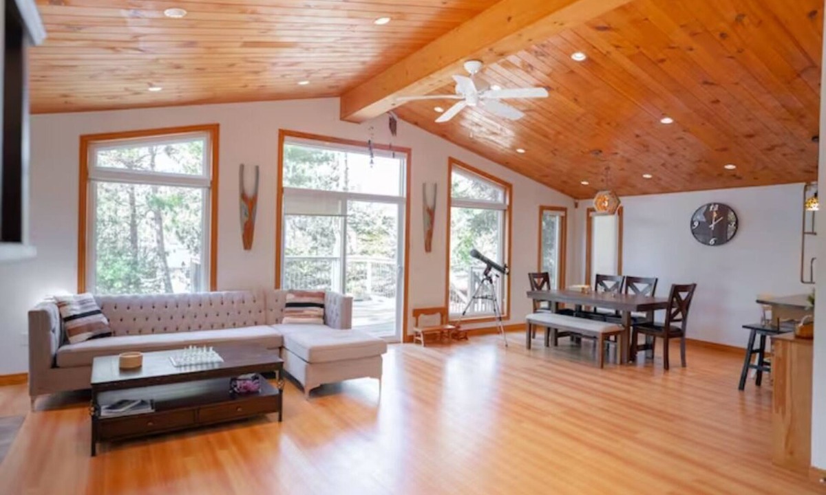 Bluewater Beach Cottage | cozy cottage by Georgian Bay & sandy beach