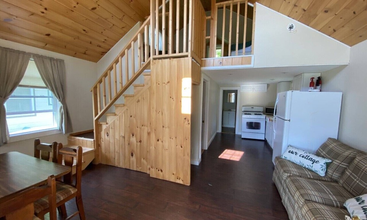 Salisbury Cabin | Cozy cottage with views of Lake Dunmore and mountains