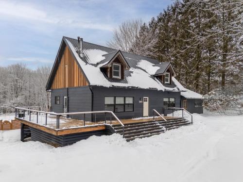 De Lancey House | Cozy Creekside Retreat - Minutes to Delhi & Andes