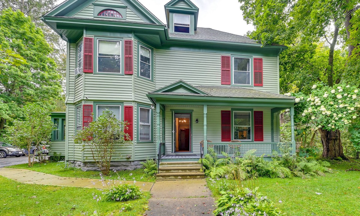 Dalton Apartment | Cozy Dalton Studio w/ Porch & Outdoor Seating!