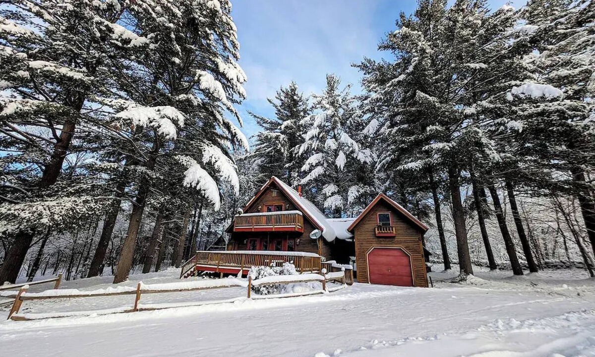 Sunday River Area Cabin | Cozy Dog Friendly Cabin 8 Miles to Sunday River
