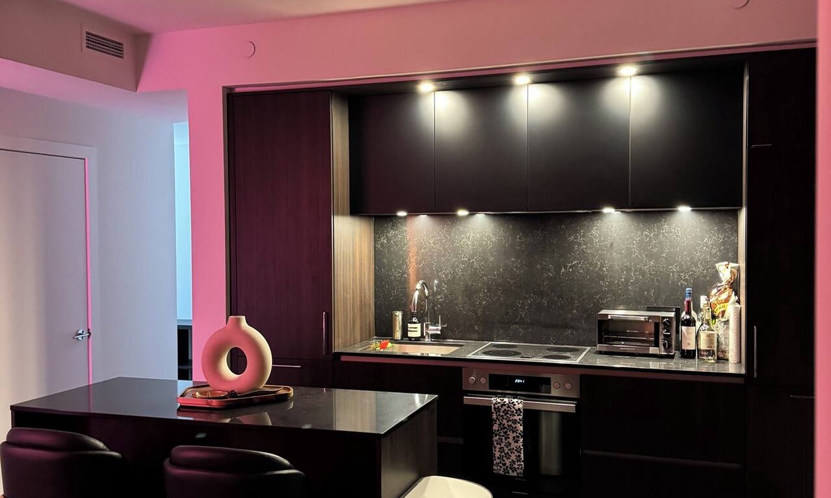 Toronto Entertainment District Condo | Cozy Downtown Toronto Condo in the heart of the Entertainment District