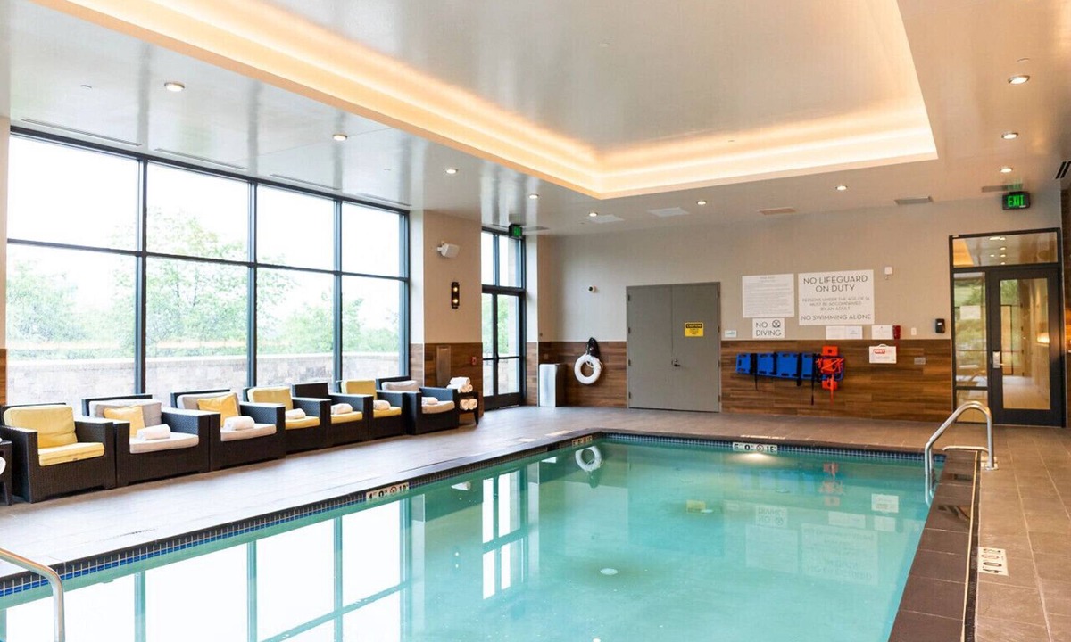 Berkeley Heights Hotel | Cozy Family Getaway! 2 Relaxing Units w/Indoor Pool, Free Breakfast & Parking!