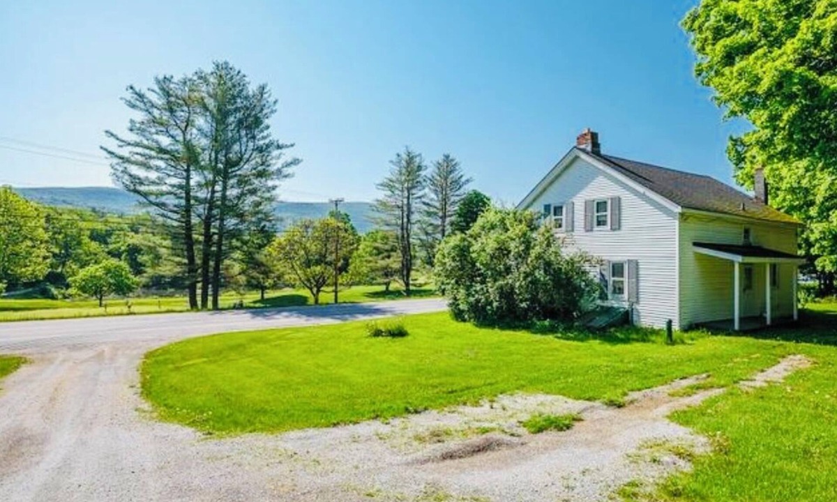 Manchester Center House | Cozy farmhouse in Manchester - short drive to multiple ski mountains!