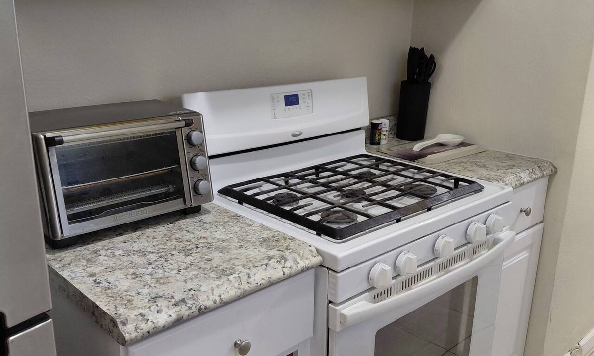 Lancaster House | Cozy fully furnished 1-bedroom house in beautiful Lancaster