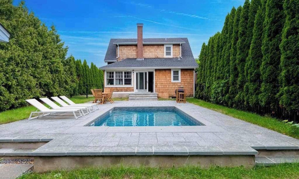 Greenport West House | Cozy Greenport Cottage