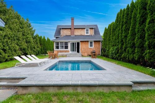 Greenport West House | Cozy Greenport Cottage