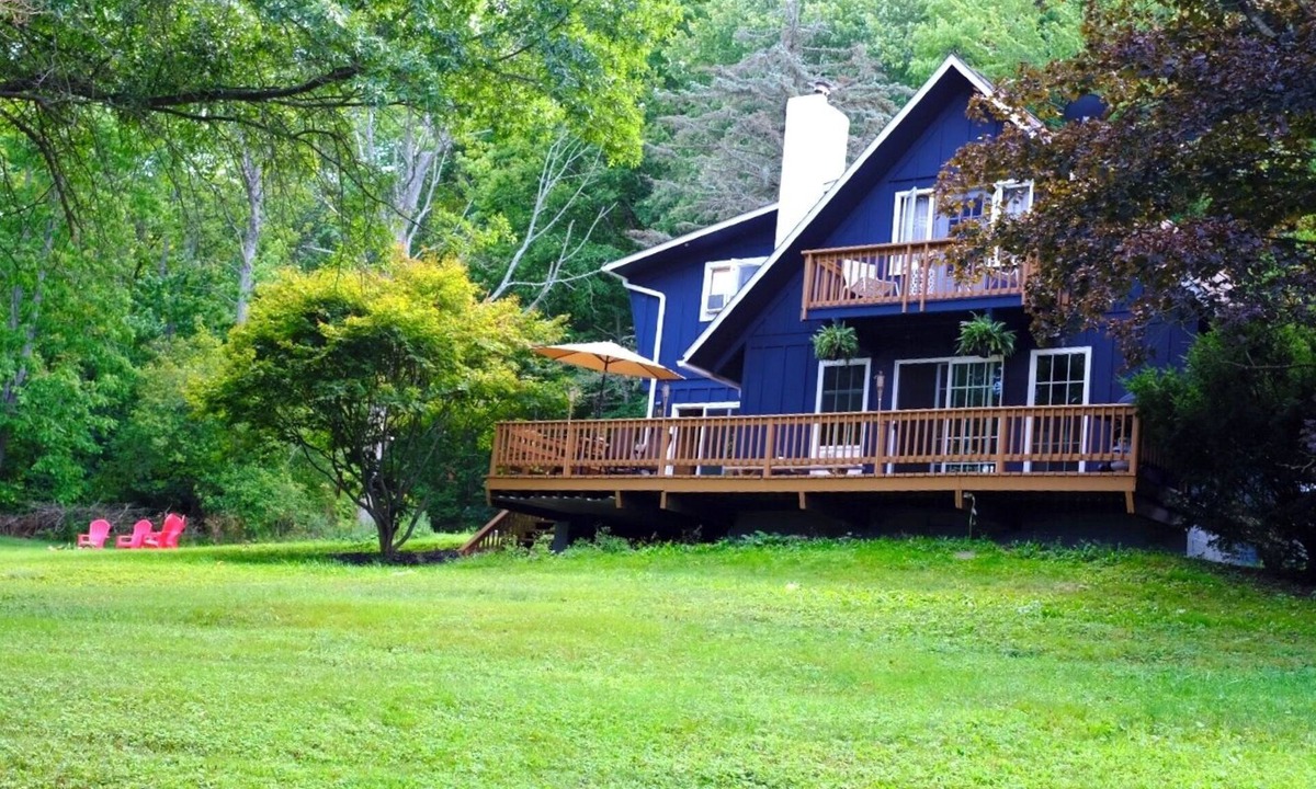Blodgett Mills Ski Chalet | Cozy Hillside Chalet w/Hot Tub and Firepit - Greek Peak/Cortland/Ithaca