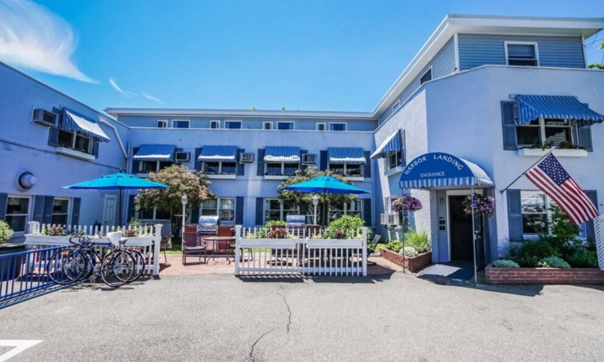 Tisbury Resort | Cozy History ResortnLocated in the center of the city