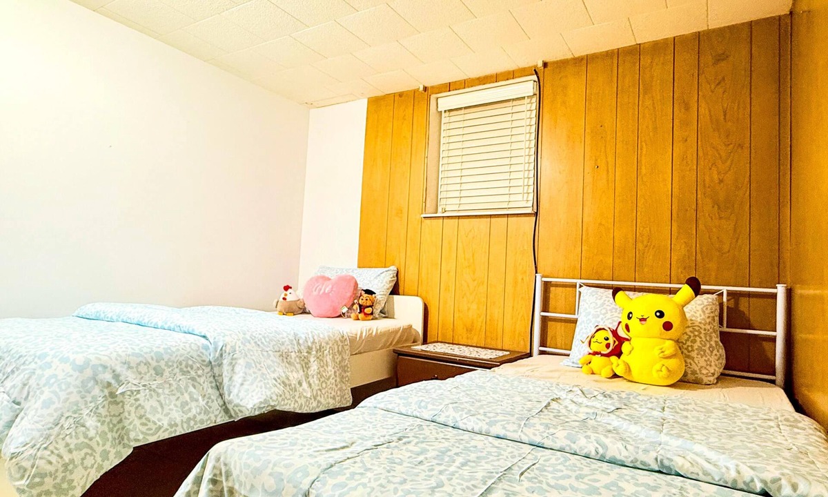 Islington - City Centre West House | Cozy Home | Fast WiFi, Workspace | Minutes to Lakeshore , Airport & Movies