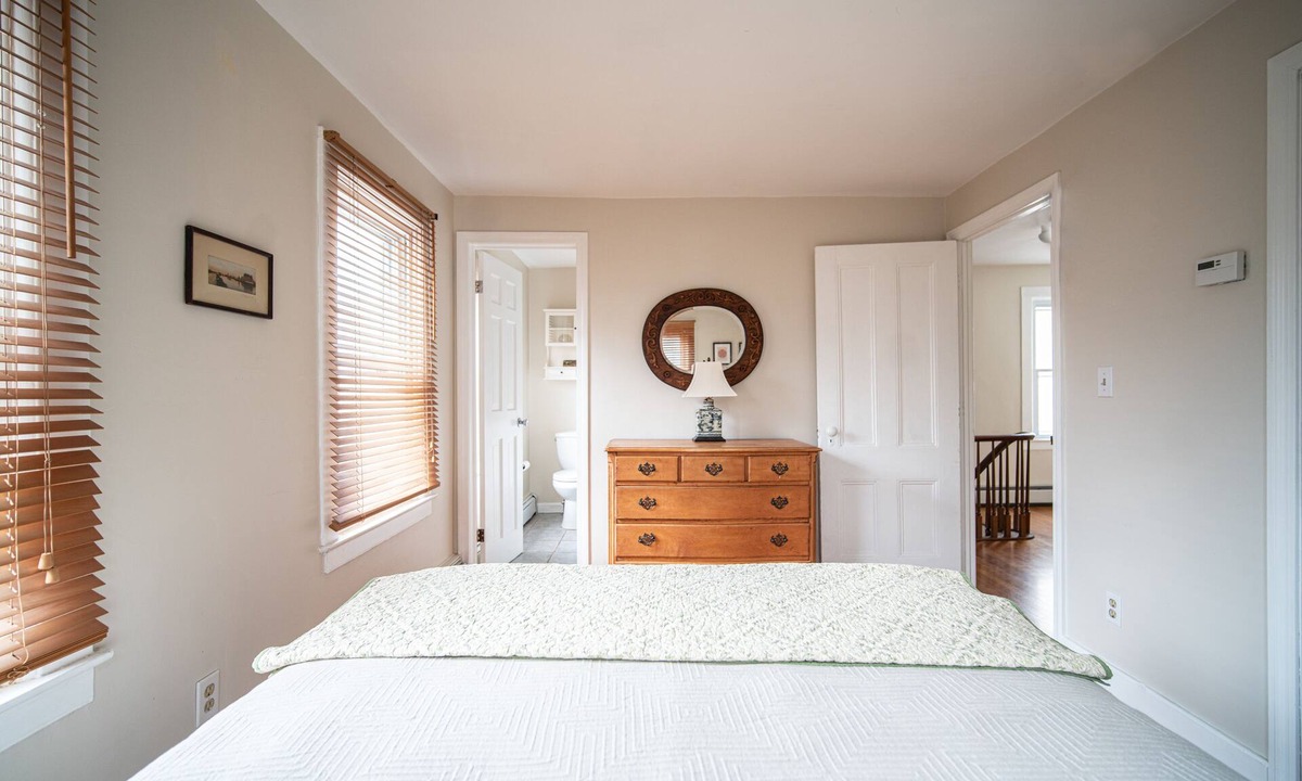 Stonington House | Cozy Home. Just a few minutes walk into beautiful, historic Stonington Borough.