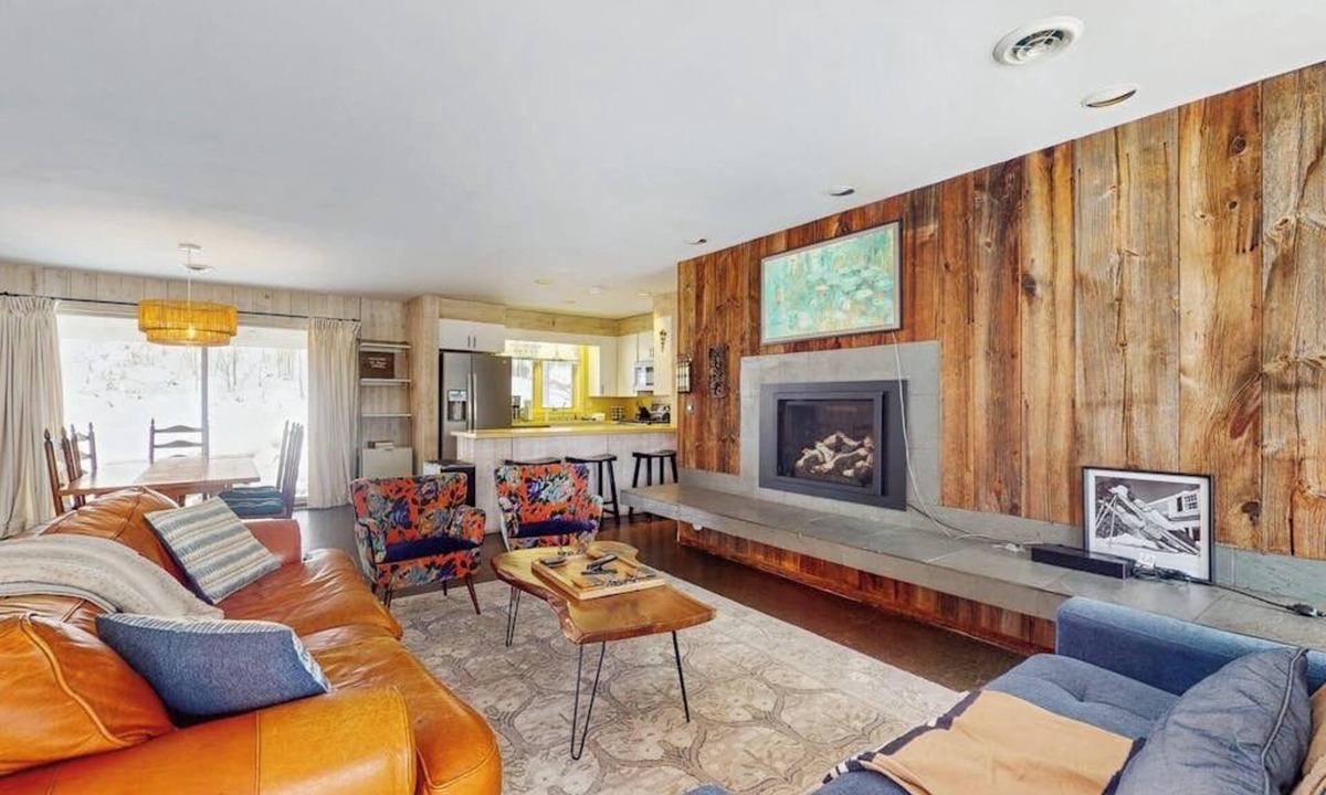 Jamaica House | Cozy house w/mtn views, sauna, fire pit, BBQ, fireplace, w/d, deck, wifi, EV