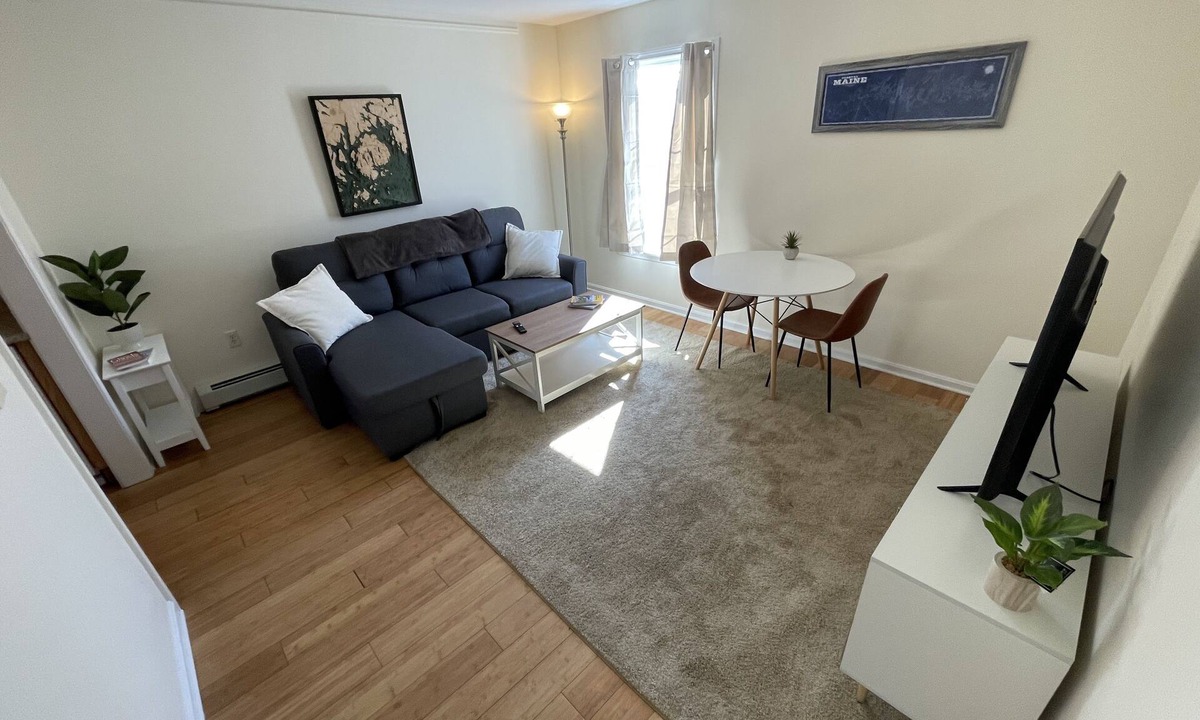 Bar Harbor Apartment | Cozy in-town Bar Harbor apt!