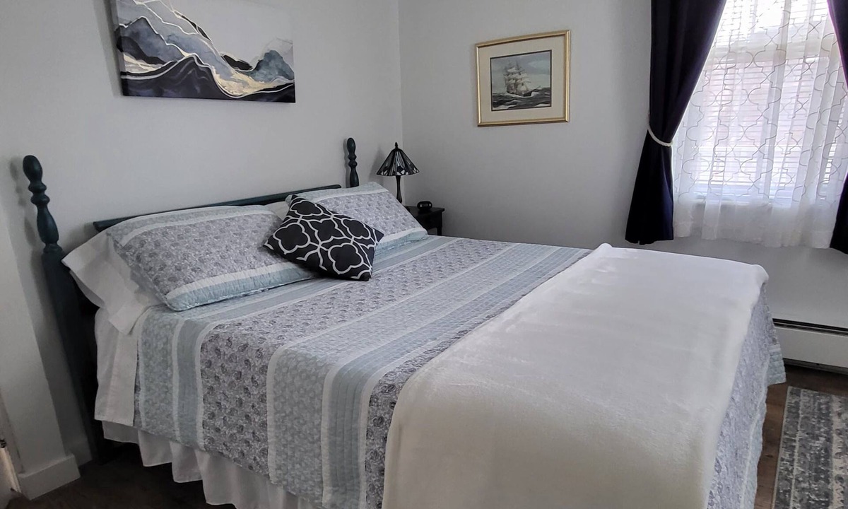 Highlands Cottage | Cozy Jersey Shore Cottage near Sandy Hook Beach - OPEN YEAR-ROUND