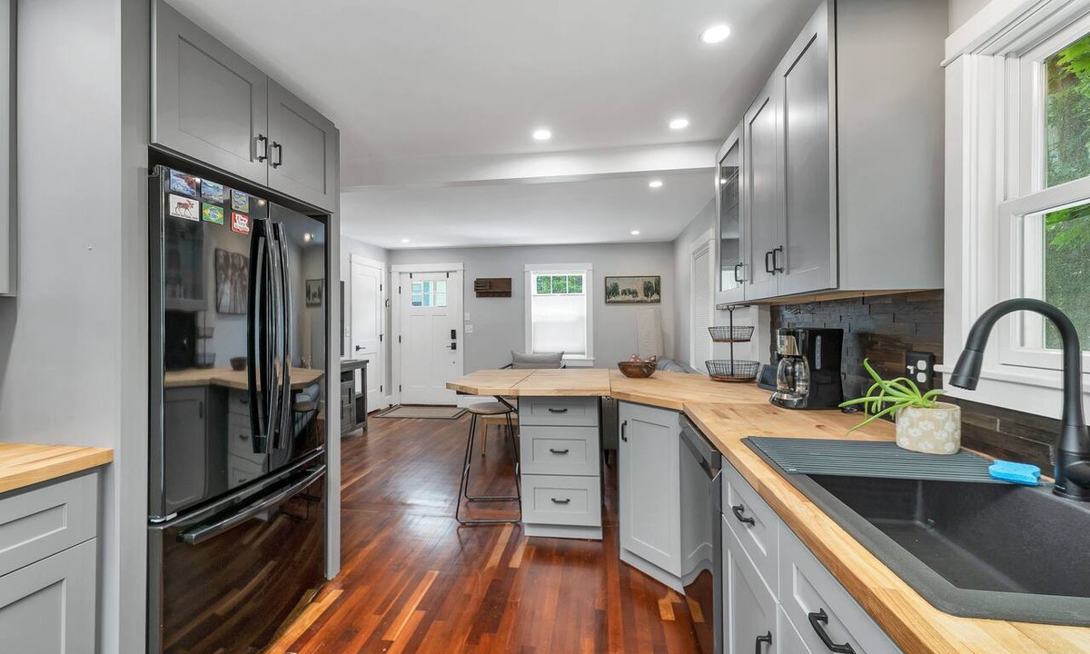 Kittery Apartment | Cozy Kittery Escape w/Sauna & Hot Tub