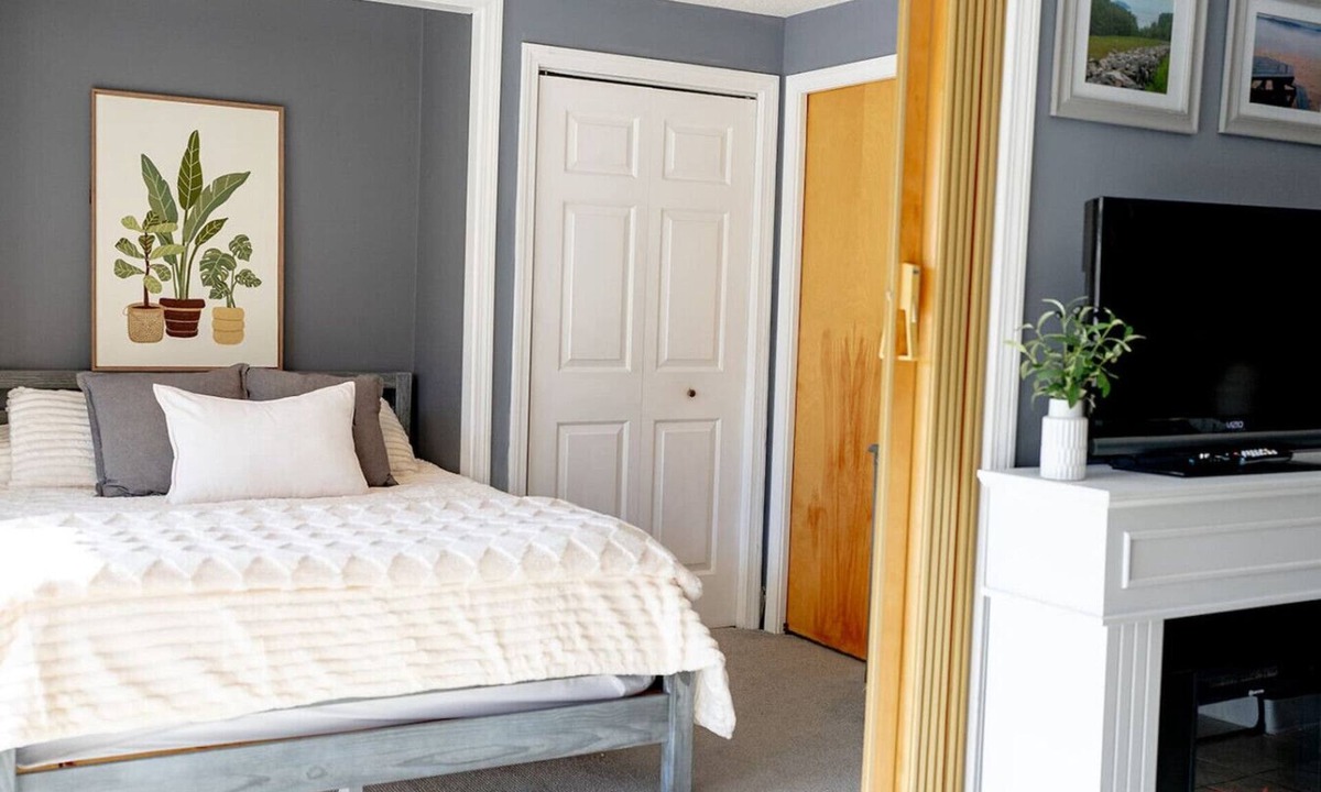 Gilford Condo | Cozy Lake Condo | Beach + Pool | Winnipesaukee