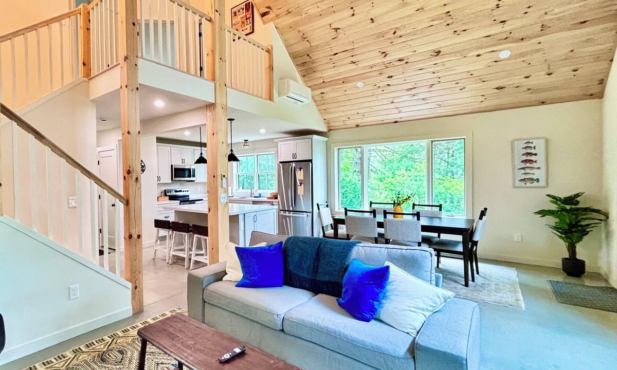 Jeffersonville Cabin | Cozy Lakefront Cabin on Kenoza Lake w/lake access/2 BR/2 Bath/Office