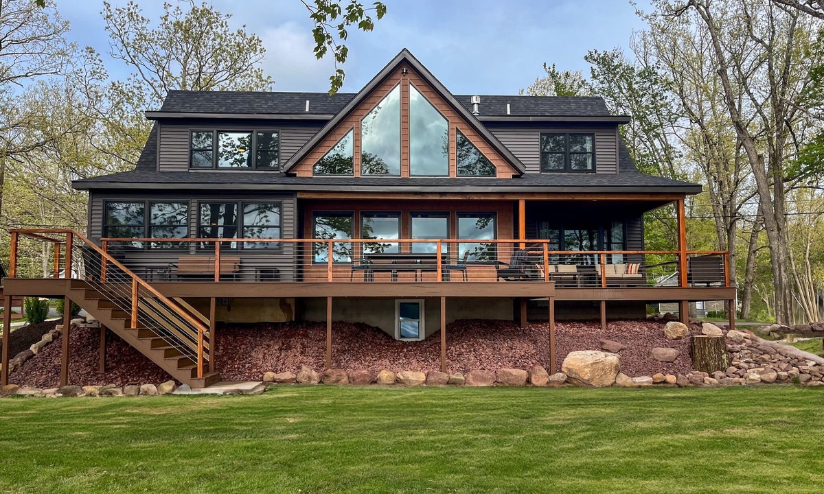 Penn Lake Park House | Cozy Lakefront Cabin w/Firepit and Boats