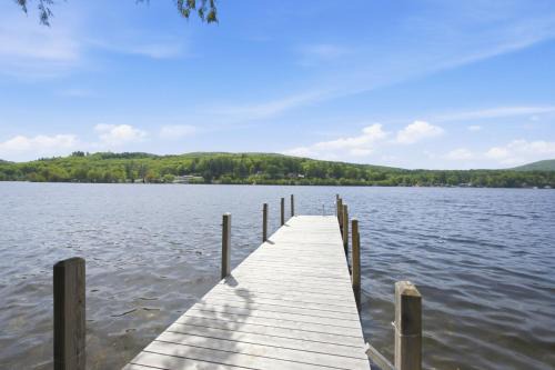 Alton Bay House | Cozy Lakefront Cottage - Dock - Alton Bay